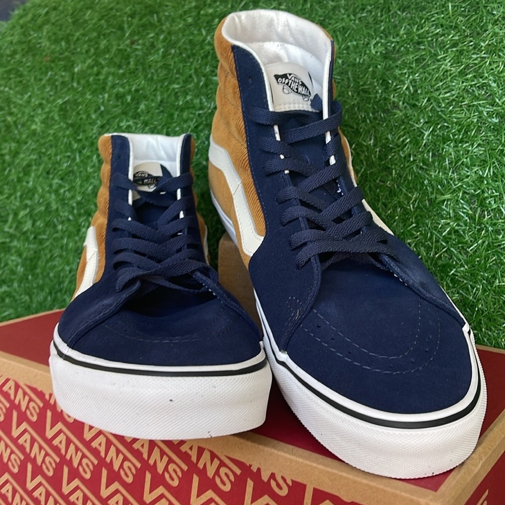 Vans Sk8-Hi High Top Blue/ Brown Corduroy (Men's)
Sk8-Hi "Navy/Brown" Men's Shoe - Picture 9 of 16